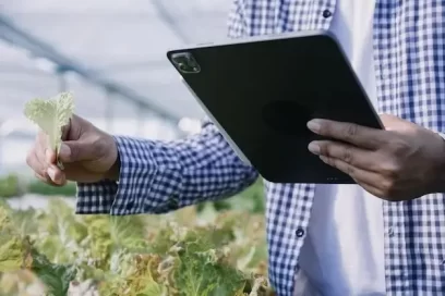 digi farmer with tablet in the garden